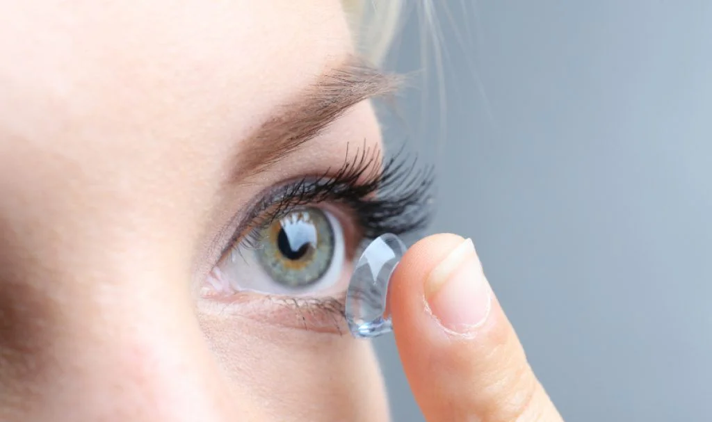 Cách Chọn Lens Cho Mắt Cận Loạn: Hướng Dẫn Từ A đến Z 2 Cách chọn lens cho mắt cận loạn-Mắt cận loạn có nên xài kính áp tròng không?