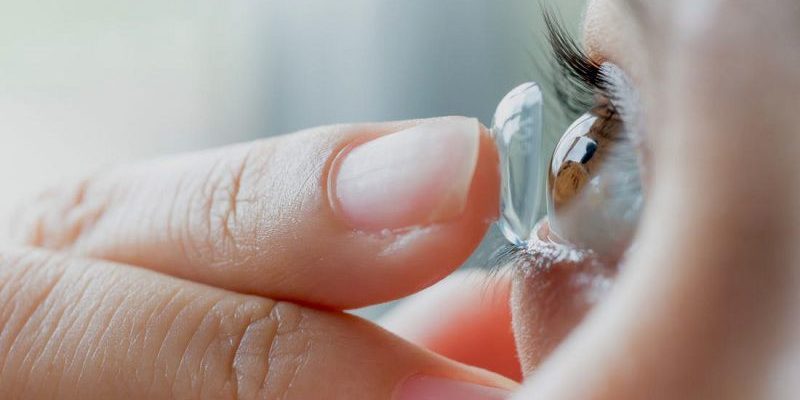 Cách đeo kính áp tròng: Hướng dẫn chi tiết cho người mới bắt đầu 1 Cách đeo kính áp tròng