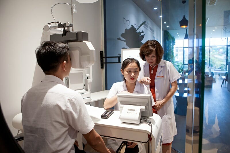 Chi phí cắt tròng kính cận bao nhiêu tiền? Những yếu tố tác động đến giá cắt kính 3 Cắt tròng kính cận bao nhiêu tiền-Những yếu tố ảnh hưởng đến chi phí cắt kính cận