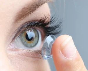 Kính áp tròng cận - Tiện lợi, thẩm mỹ và cải thiện thị lực 2 kinh ap trong can cac loai kinh ap trong