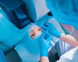 Mổ mắt cận có đau không? Giải đáp chi tiết từ A đến Z 3 mo mat can co dau khong