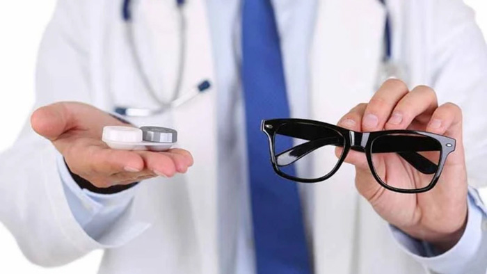 Kính áp tròng cận thị – Giải pháp thay thế kính gọng 2 Có nên thay kính áp tròng thay kính cận không?